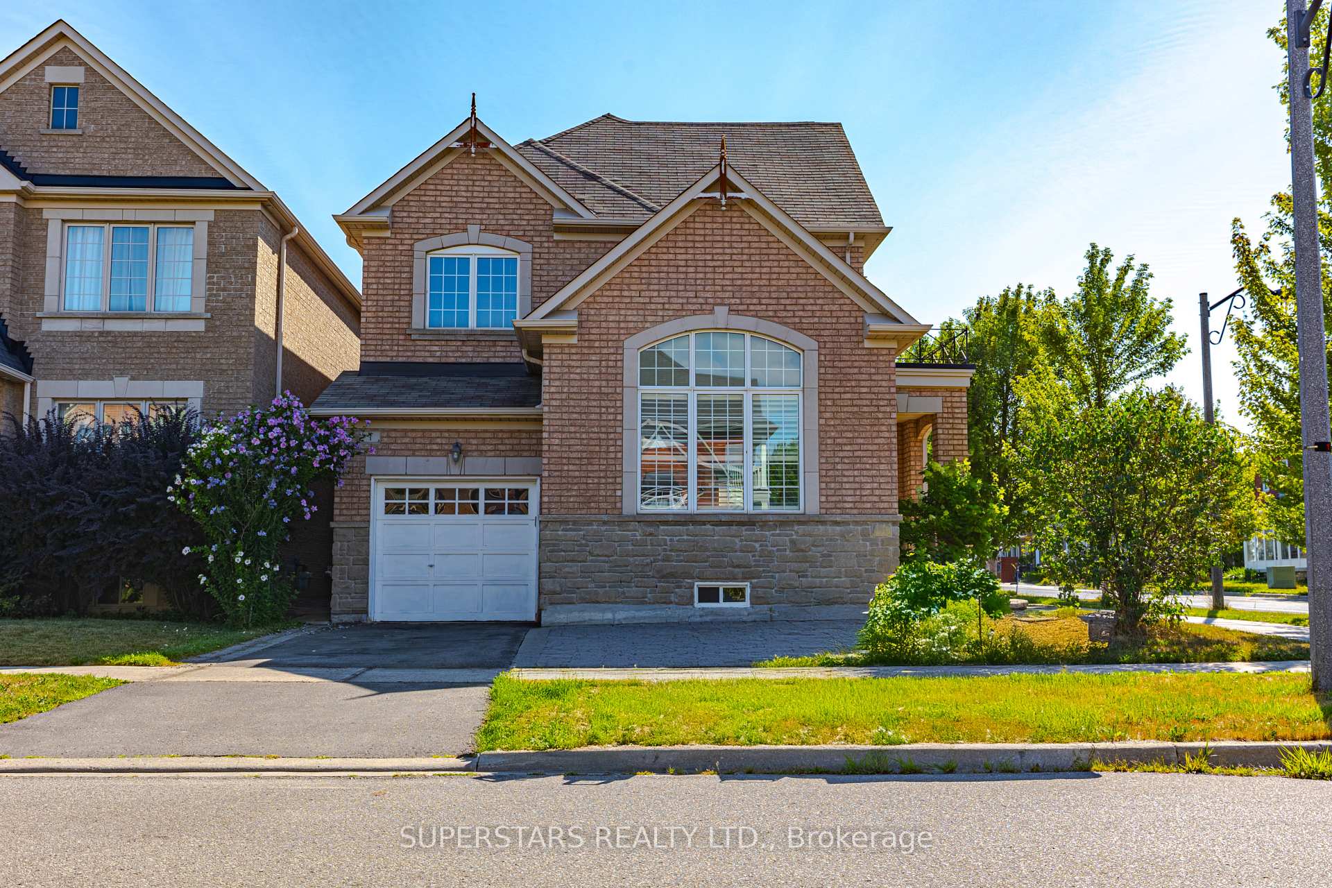 Photo 3 of 1 Stoney Creek Drive, Markham, Greensborough — HOMEH