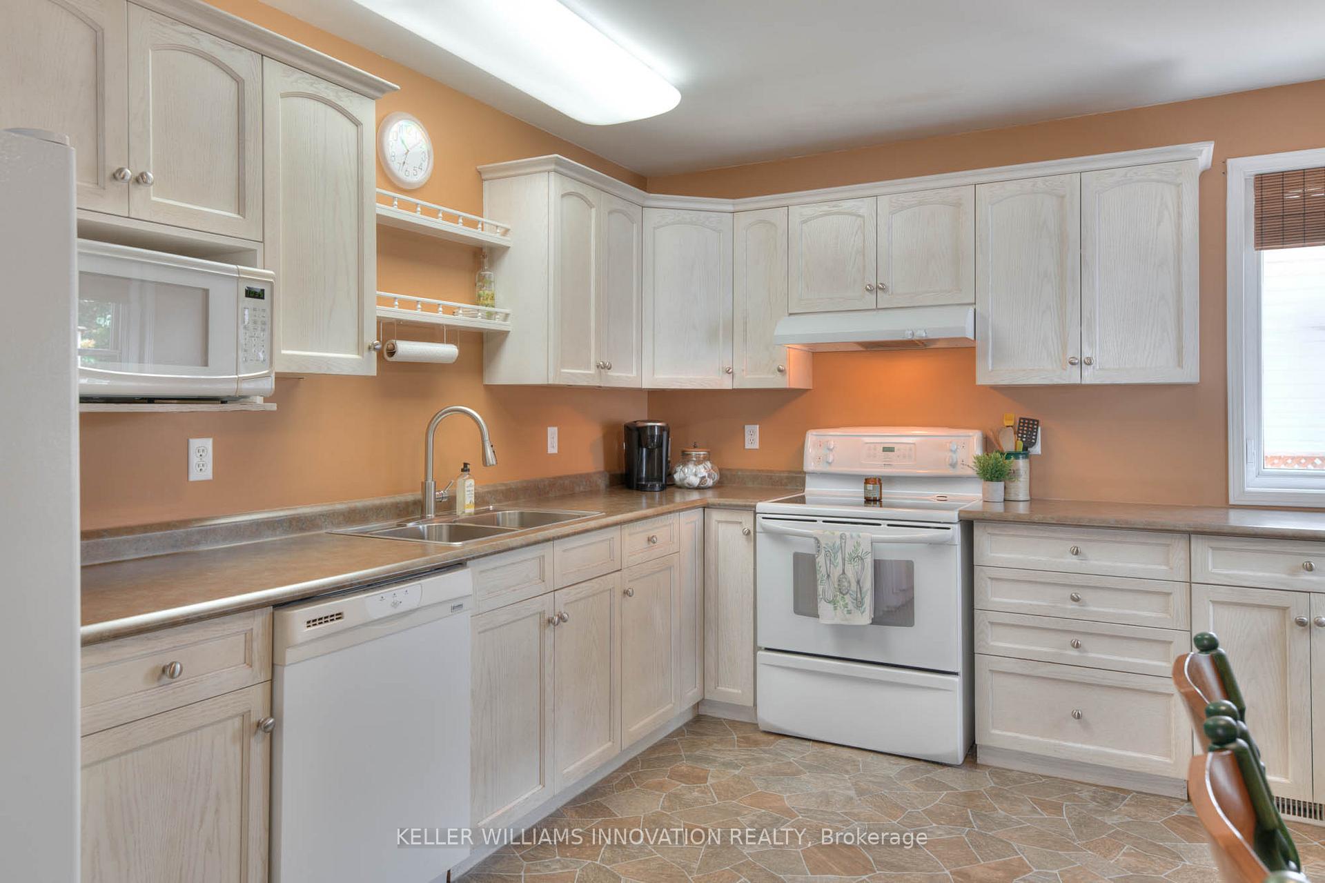 Photo 15 of 53 Biehn Drive, Kitchener — HOMEH