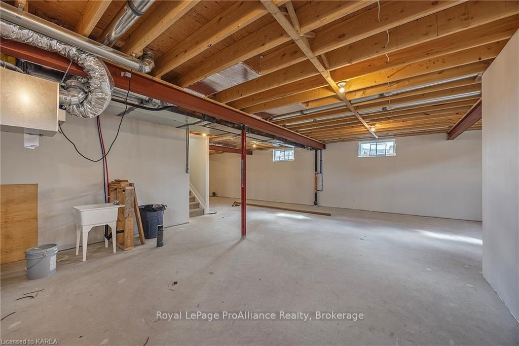 Photo 39 of 136 Mcdonough Crescent, Loyalist, Amherstview — HOMEH