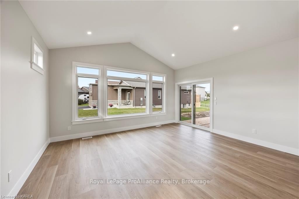 Photo 24 of 136 Mcdonough Crescent, Loyalist, Amherstview — HOMEH