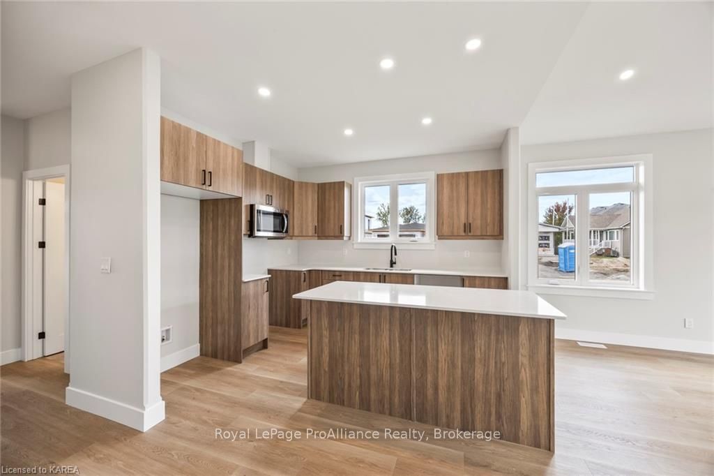 Photo 28 of 136 Mcdonough Crescent, Loyalist, Amherstview — HOMEH