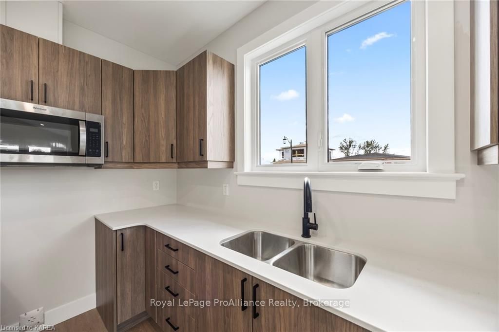 Photo 21 of 136 Mcdonough Crescent, Loyalist, Amherstview — HOMEH