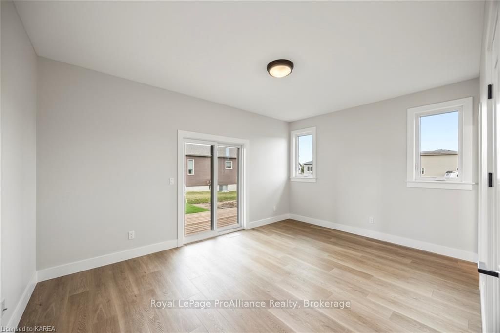 Photo 32 of 136 Mcdonough Crescent, Loyalist, Amherstview — HOMEH