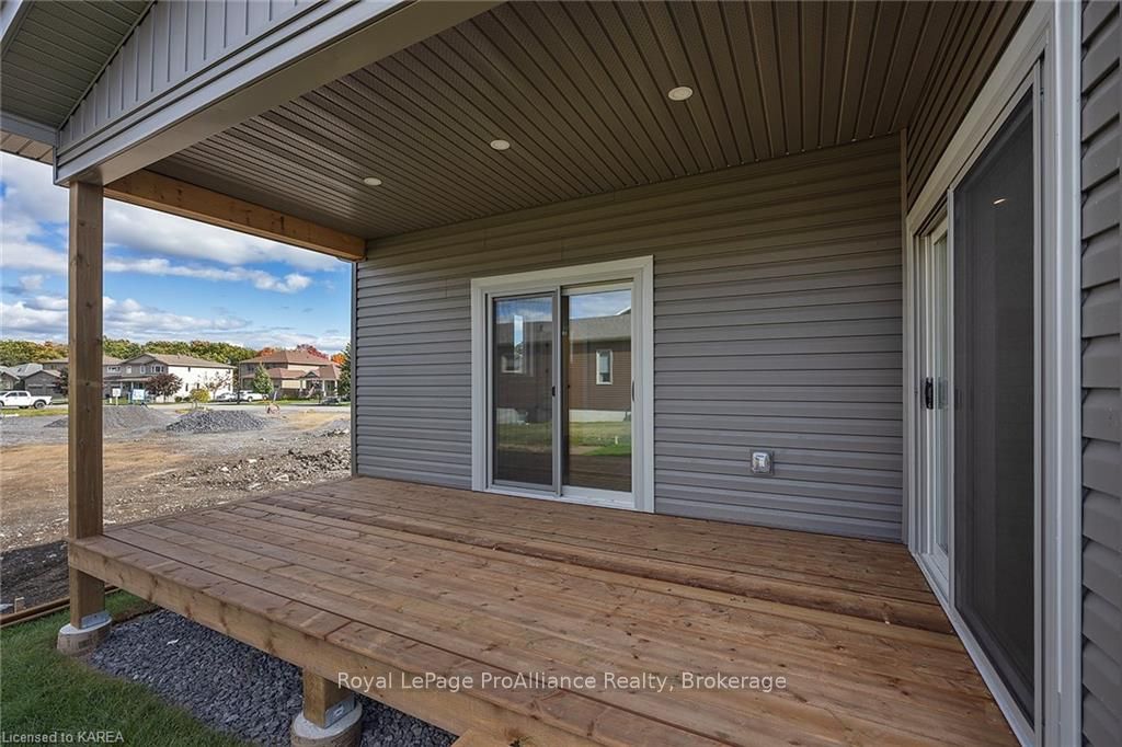 Photo 10 of 136 Mcdonough Crescent, Loyalist, Amherstview — HOMEH