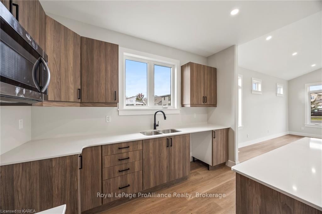 Photo 29 of 136 Mcdonough Crescent, Loyalist, Amherstview — HOMEH