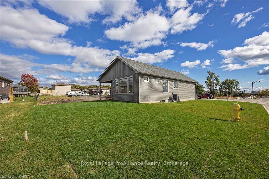 Photo 7 of 136 Mcdonough Crescent, Loyalist, Amherstview — HOMEH
