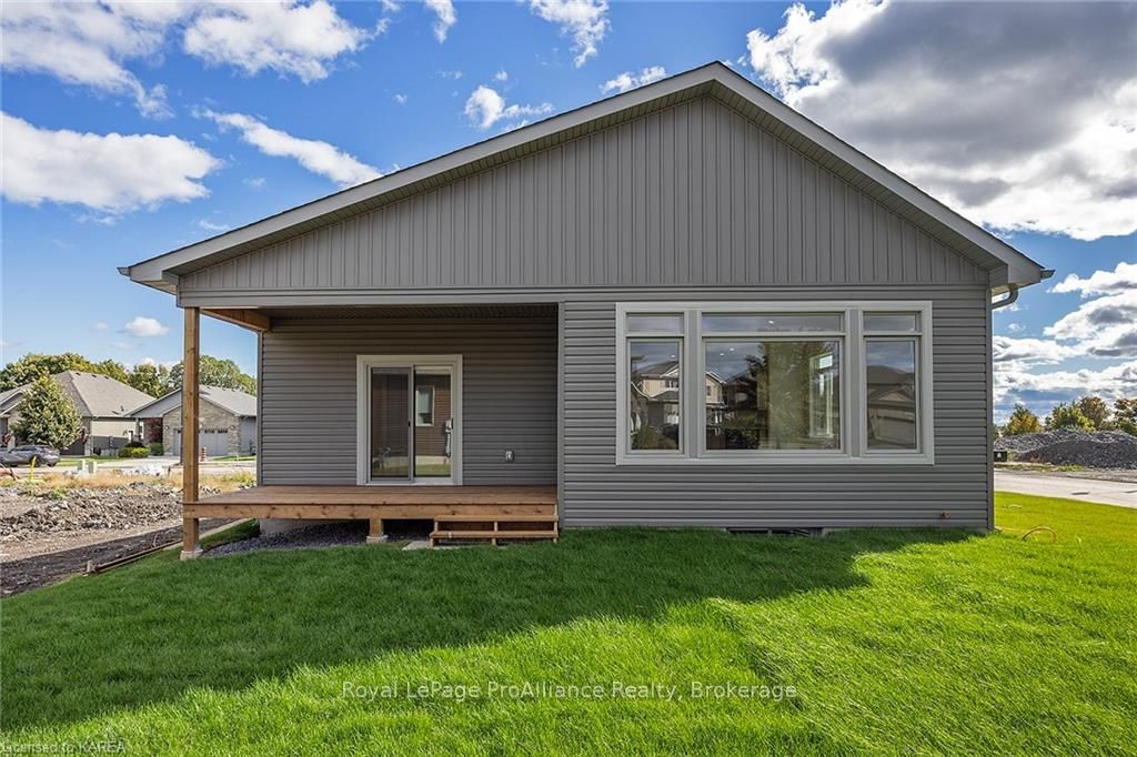 Photo 9 of 136 Mcdonough Crescent, Loyalist, Amherstview — HOMEH