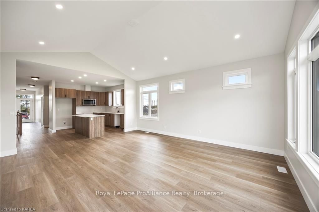 Photo 26 of 136 Mcdonough Crescent, Loyalist, Amherstview — HOMEH