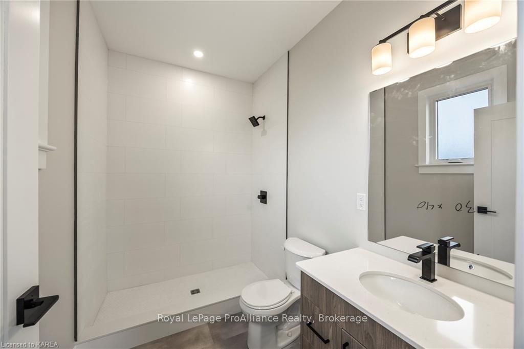 Photo 35 of 136 Mcdonough Crescent, Loyalist, Amherstview — HOMEH