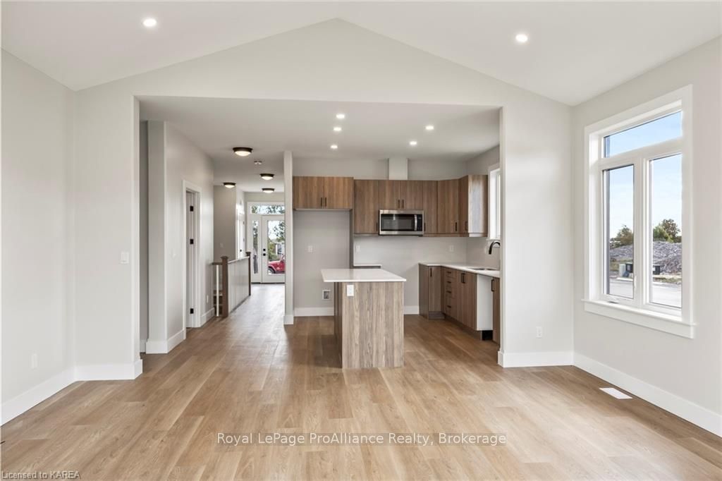 Photo 27 of 136 Mcdonough Crescent, Loyalist, Amherstview — HOMEH