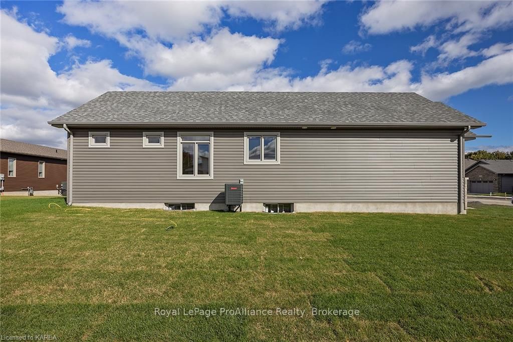Photo 6 of 136 Mcdonough Crescent, Loyalist, Amherstview — HOMEH