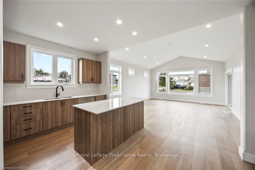 Photo 18 of 136 Mcdonough Crescent, Loyalist, Amherstview — HOMEH
