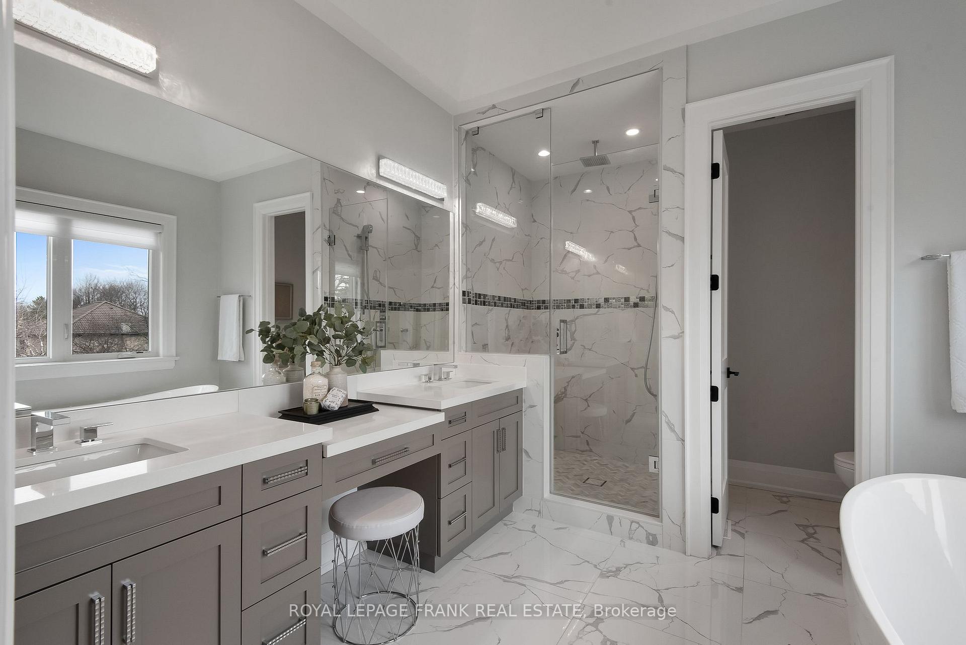 Photo 26 of 52 Wootten Way N, Markham, Markham Village — HOMEH