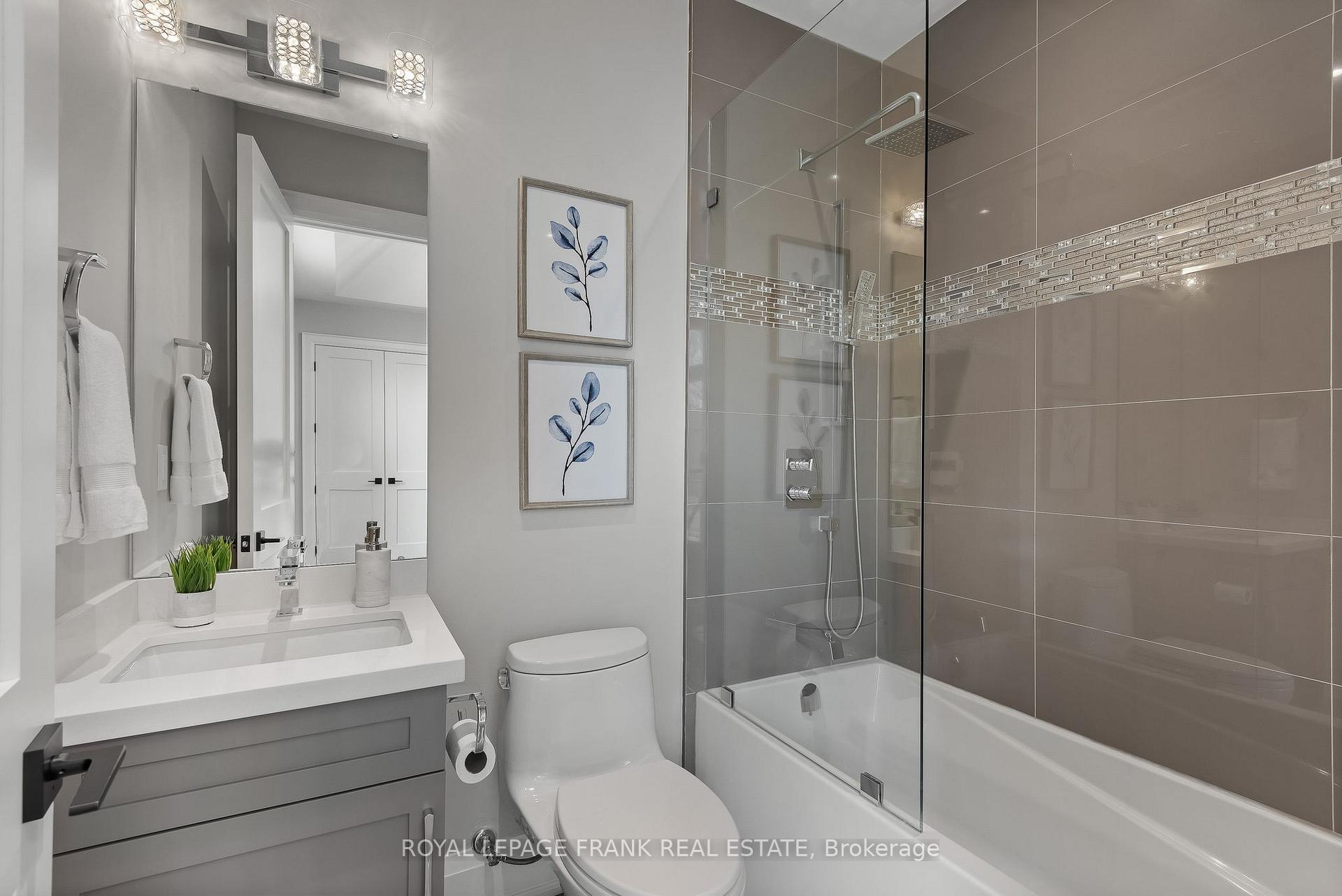 Photo 32 of 52 Wootten Way N, Markham, Markham Village — HOMEH