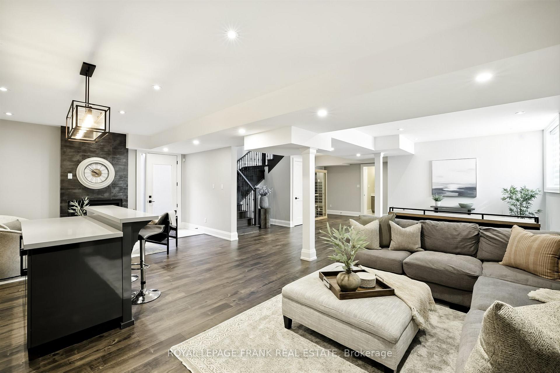 Photo 40 of 52 Wootten Way N, Markham, Markham Village — HOMEH