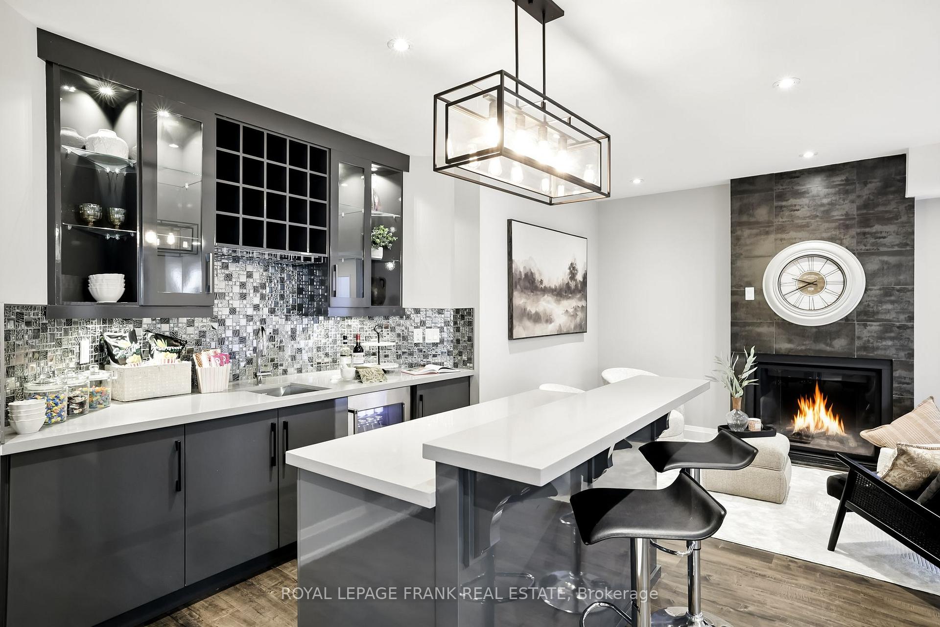Photo 41 of 52 Wootten Way N, Markham, Markham Village — HOMEH