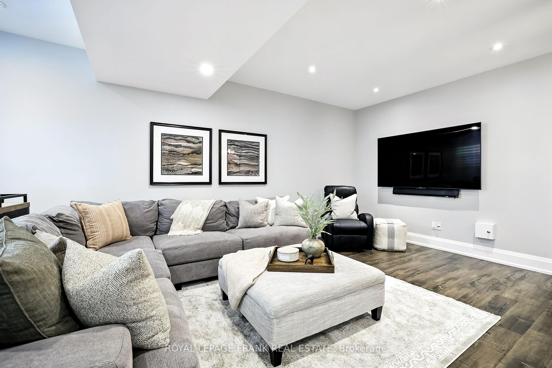 Photo 42 of 52 Wootten Way N, Markham, Markham Village — HOMEH