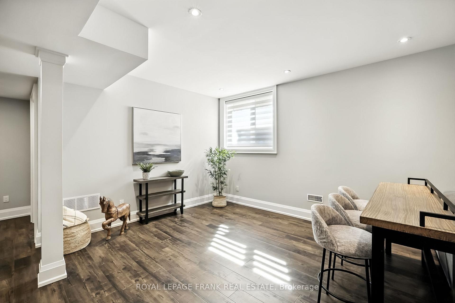 Photo 43 of 52 Wootten Way N, Markham, Markham Village — HOMEH