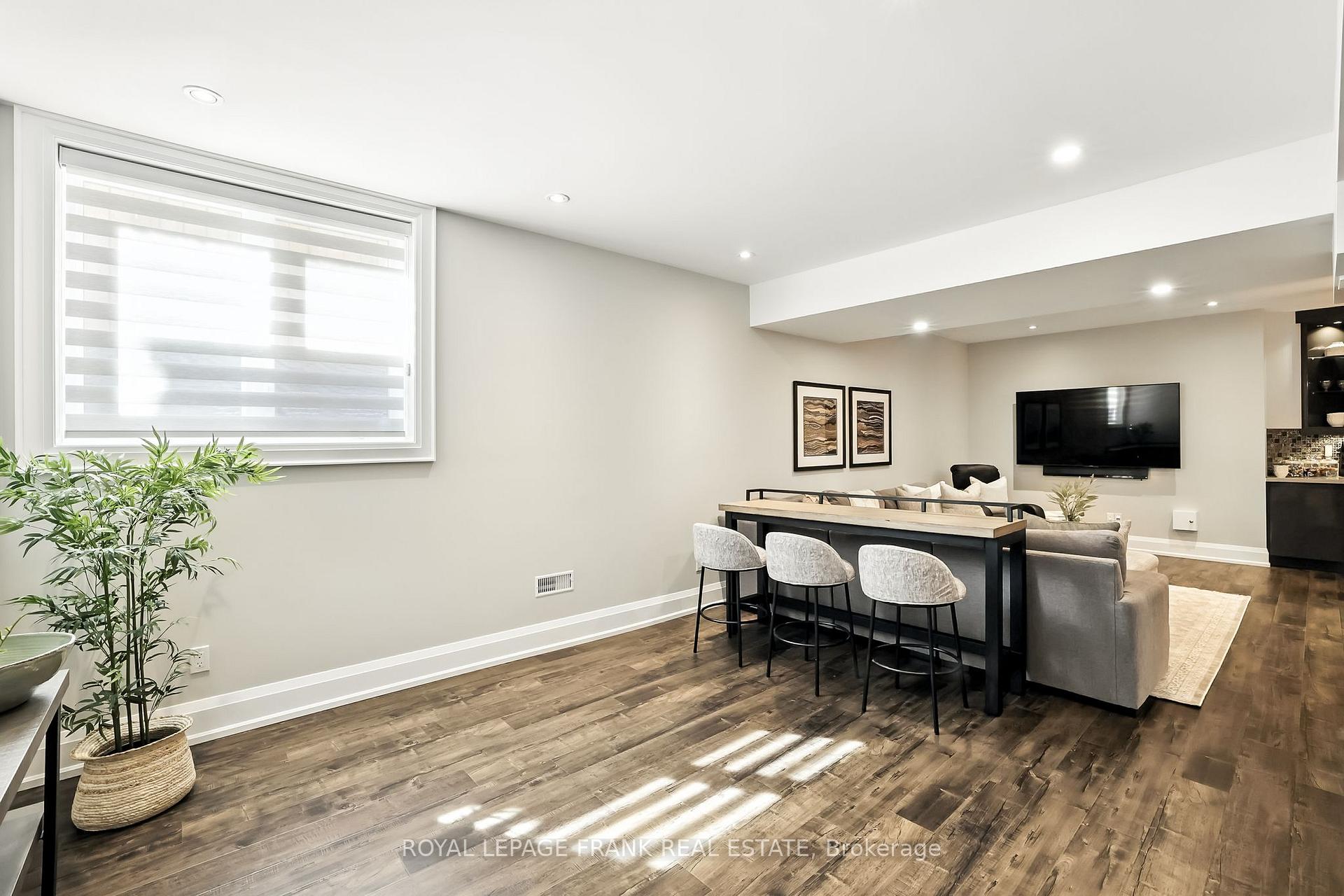 Photo 44 of 52 Wootten Way N, Markham, Markham Village — HOMEH