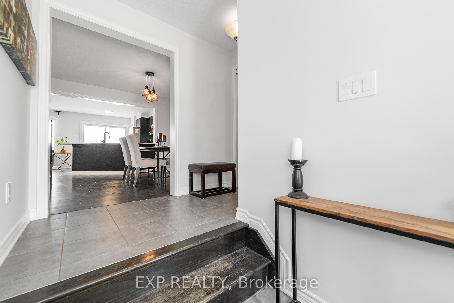 Photo 5 of 103 Cranesbill Road, Ottawa, Kanata - Emerald Meadows/Trailwest — HOMEH