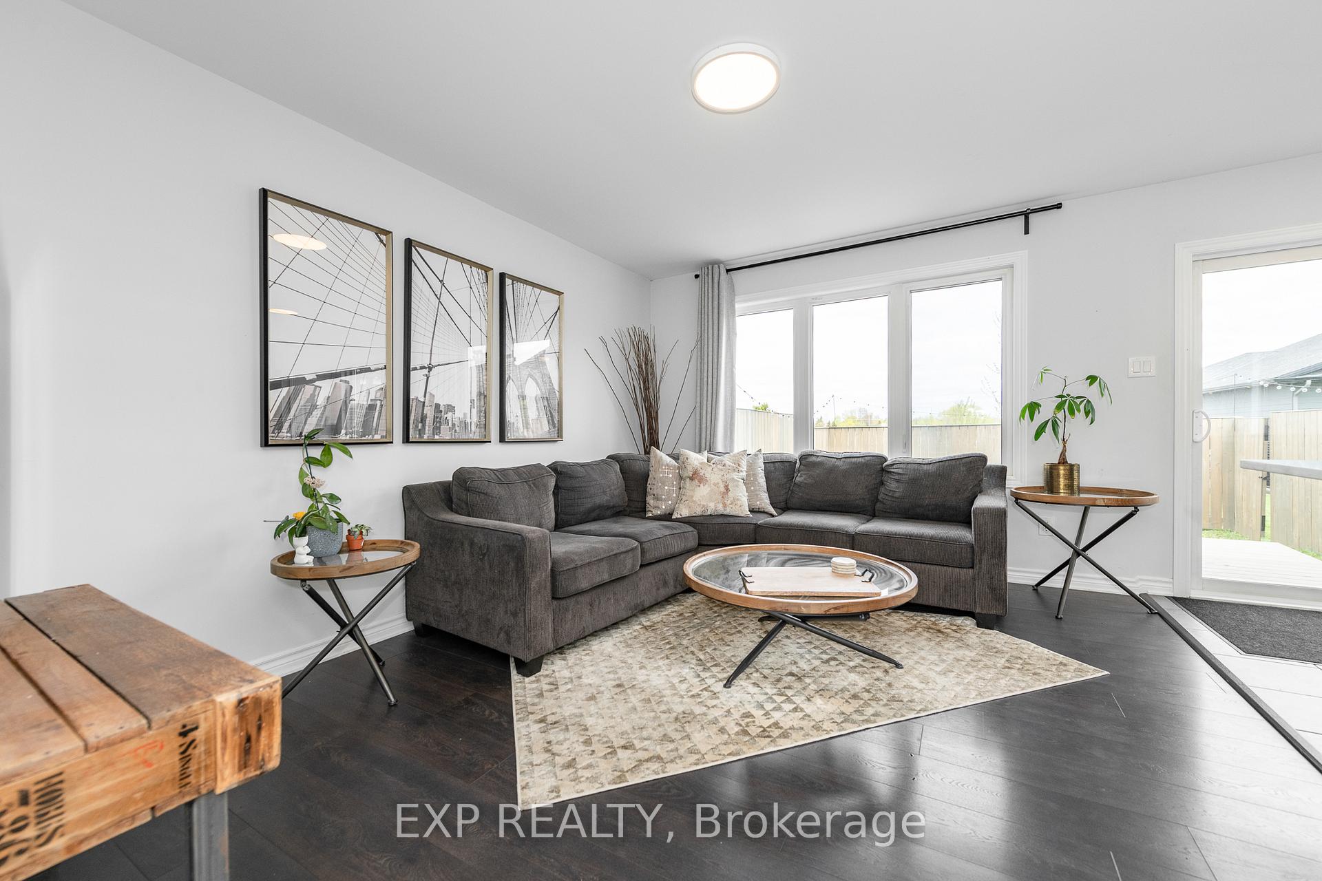 Photo 10 of 103 Cranesbill Road, Ottawa, Kanata - Emerald Meadows/Trailwest — HOMEH