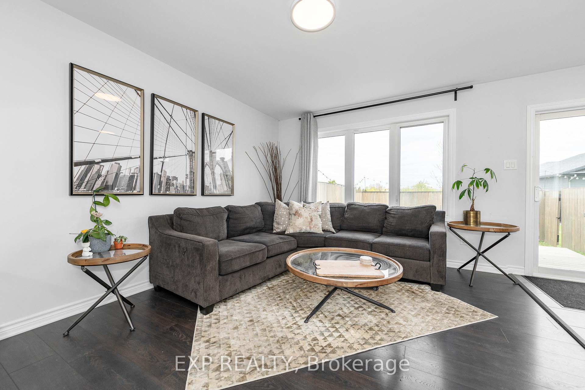 Photo 11 of 103 Cranesbill Road, Ottawa, Kanata - Emerald Meadows/Trailwest — HOMEH