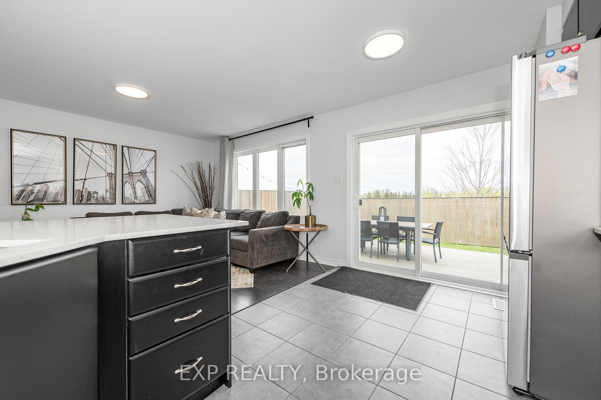 Photo 18 of 103 Cranesbill Road, Ottawa, Kanata - Emerald Meadows/Trailwest — HOMEH