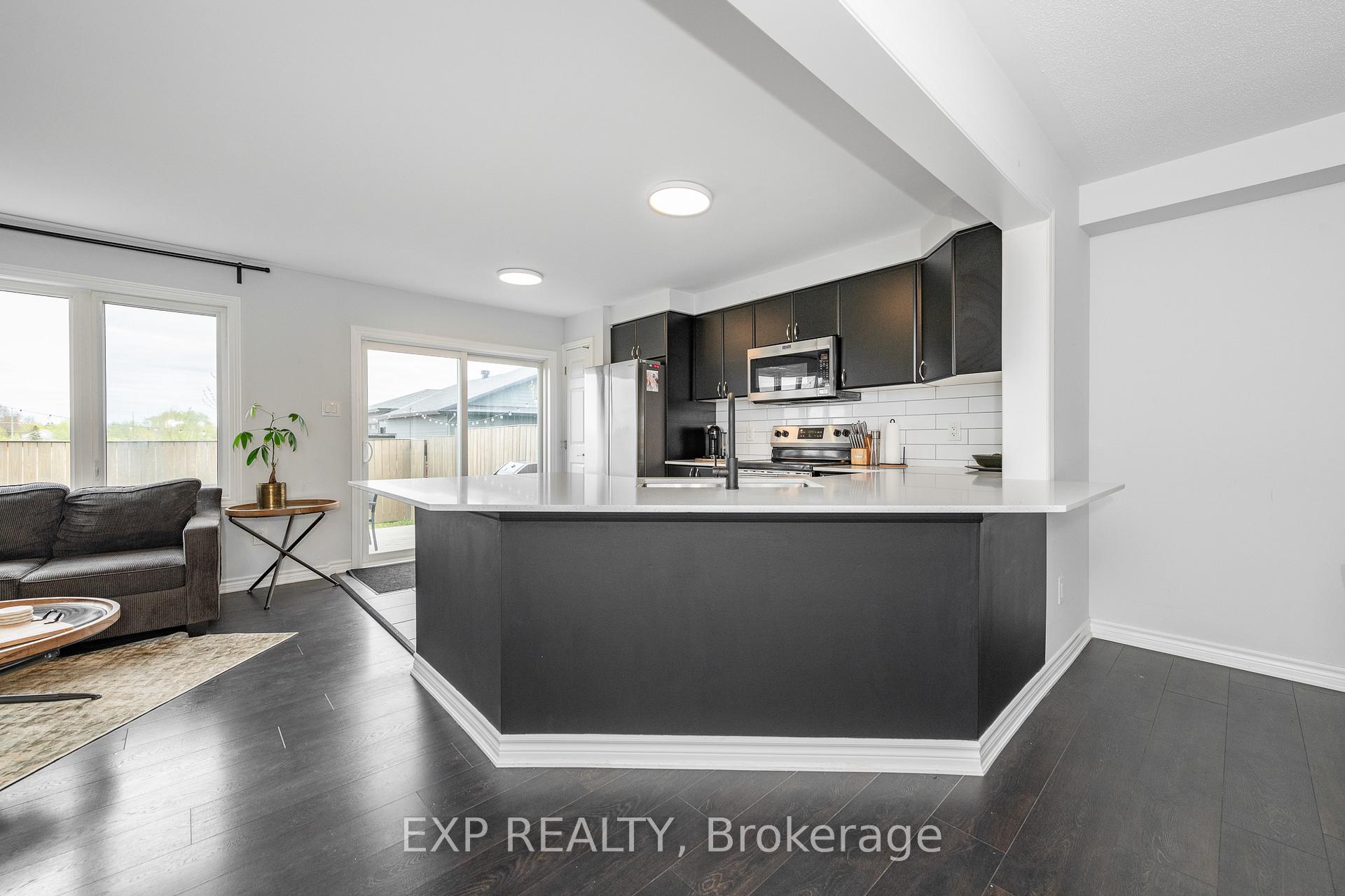 Photo 20 of 103 Cranesbill Road, Ottawa, Kanata - Emerald Meadows/Trailwest — HOMEH