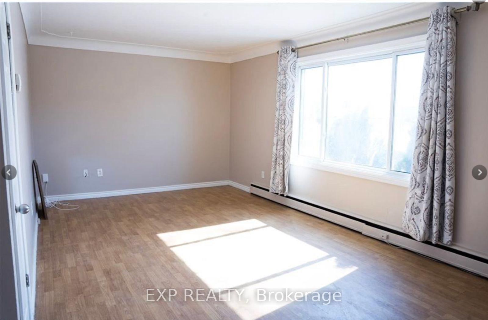 Photo 3 of 250 Highland Road W, Hamilton, Stoney Creek Mountain — HOMEH