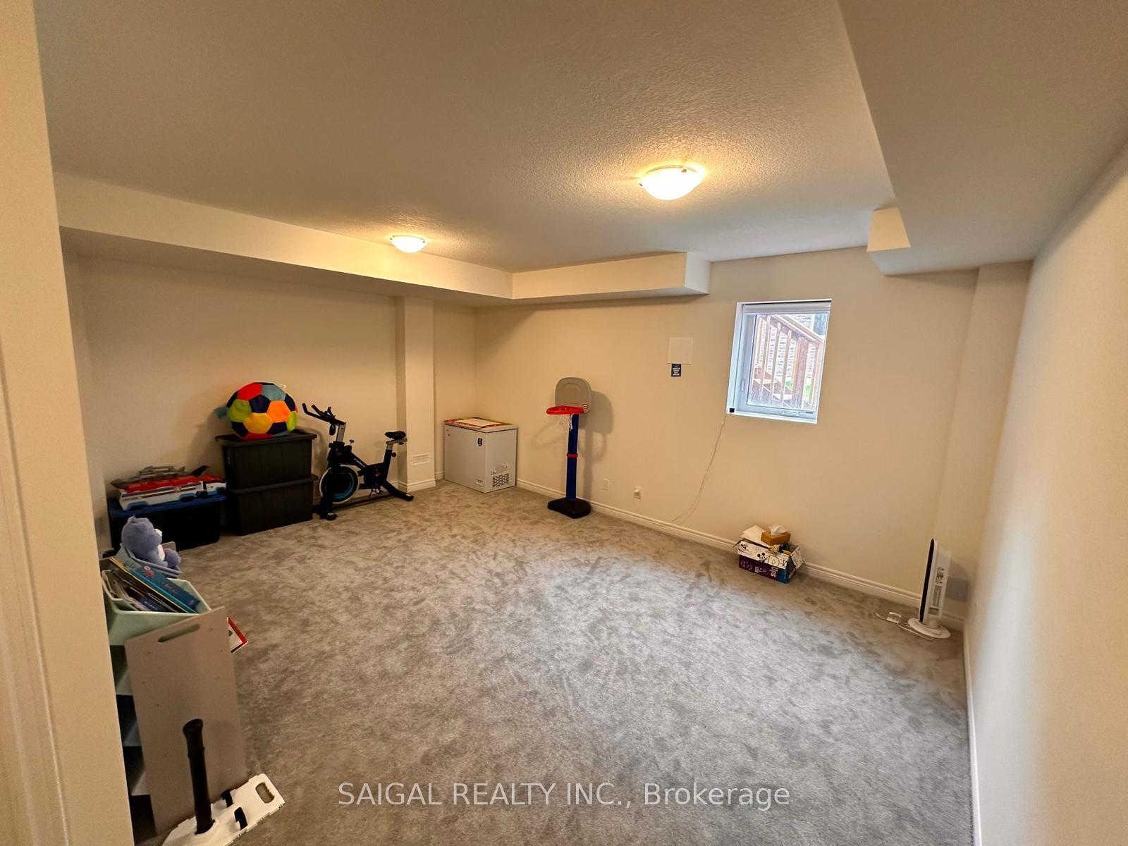 Photo 11 of 155 Broadacre Drive E, Kitchener — HOMEH