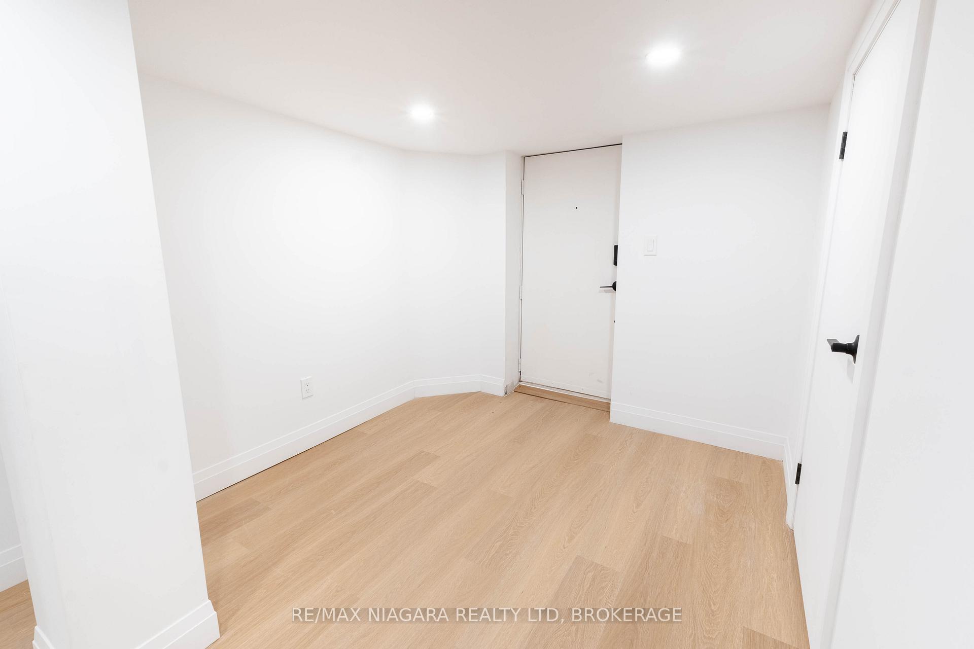 Photo 2 of 533 Cannon Street E, Hamilton, Gibson — HOMEH