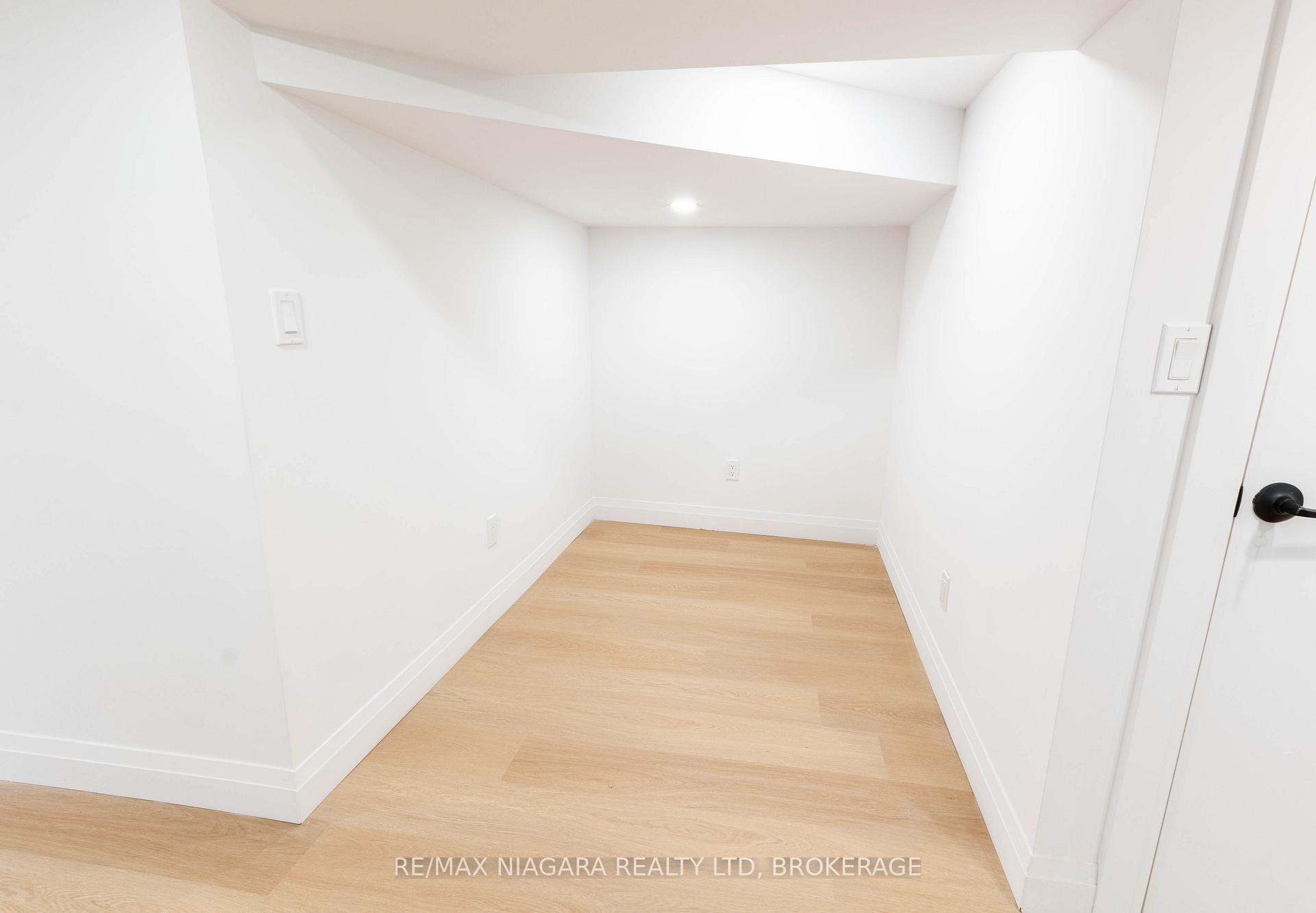 Photo 7 of 533 Cannon Street E, Hamilton, Gibson — HOMEH