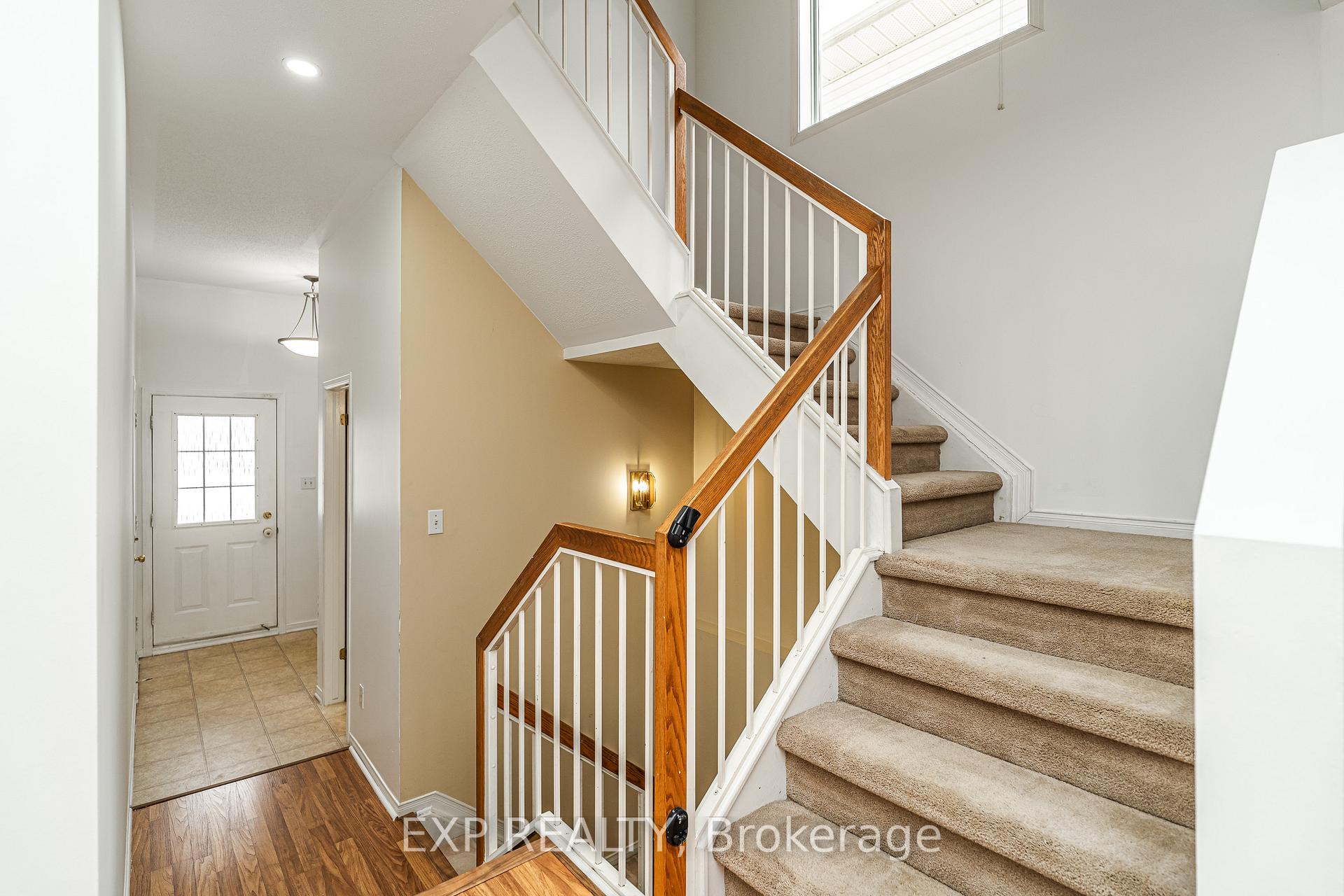 Photo 3 of 120 Landover Crescent, Ottawa, Kanata - Emerald Meadows/Trailwest — HOMEH