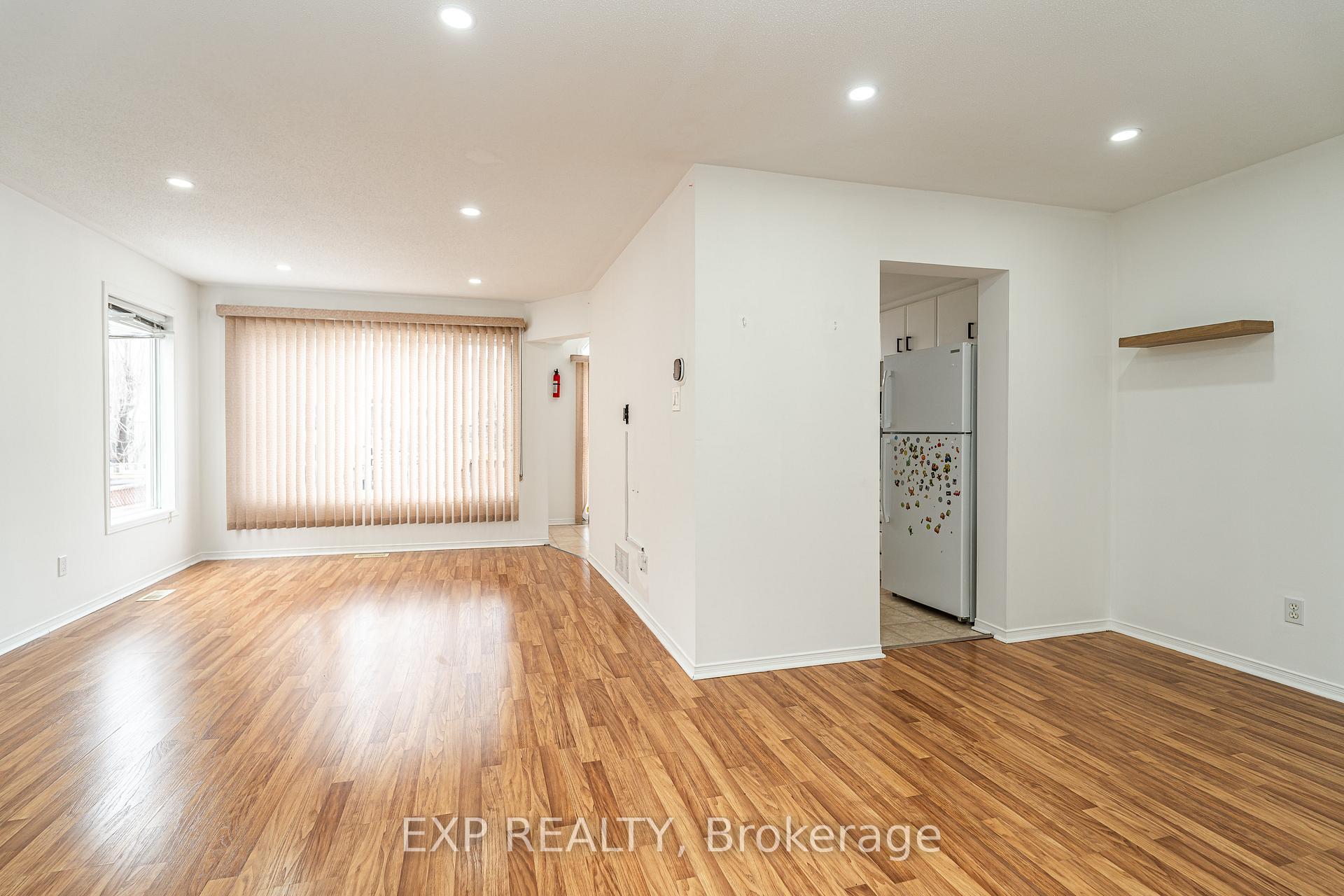 Photo 5 of 120 Landover Crescent, Ottawa, Kanata - Emerald Meadows/Trailwest — HOMEH