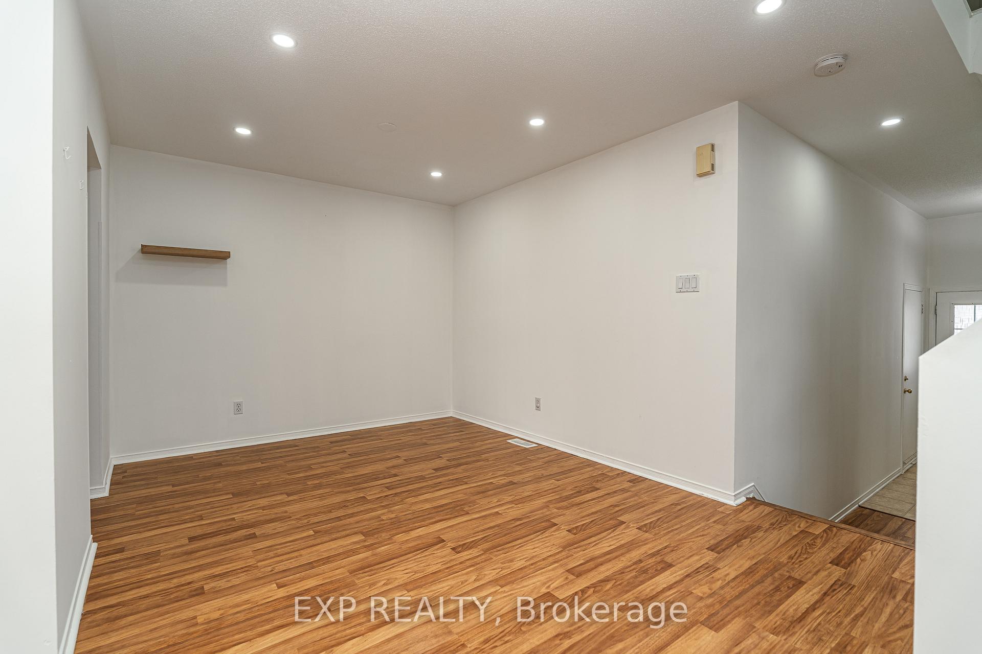 Photo 6 of 120 Landover Crescent, Ottawa, Kanata - Emerald Meadows/Trailwest — HOMEH