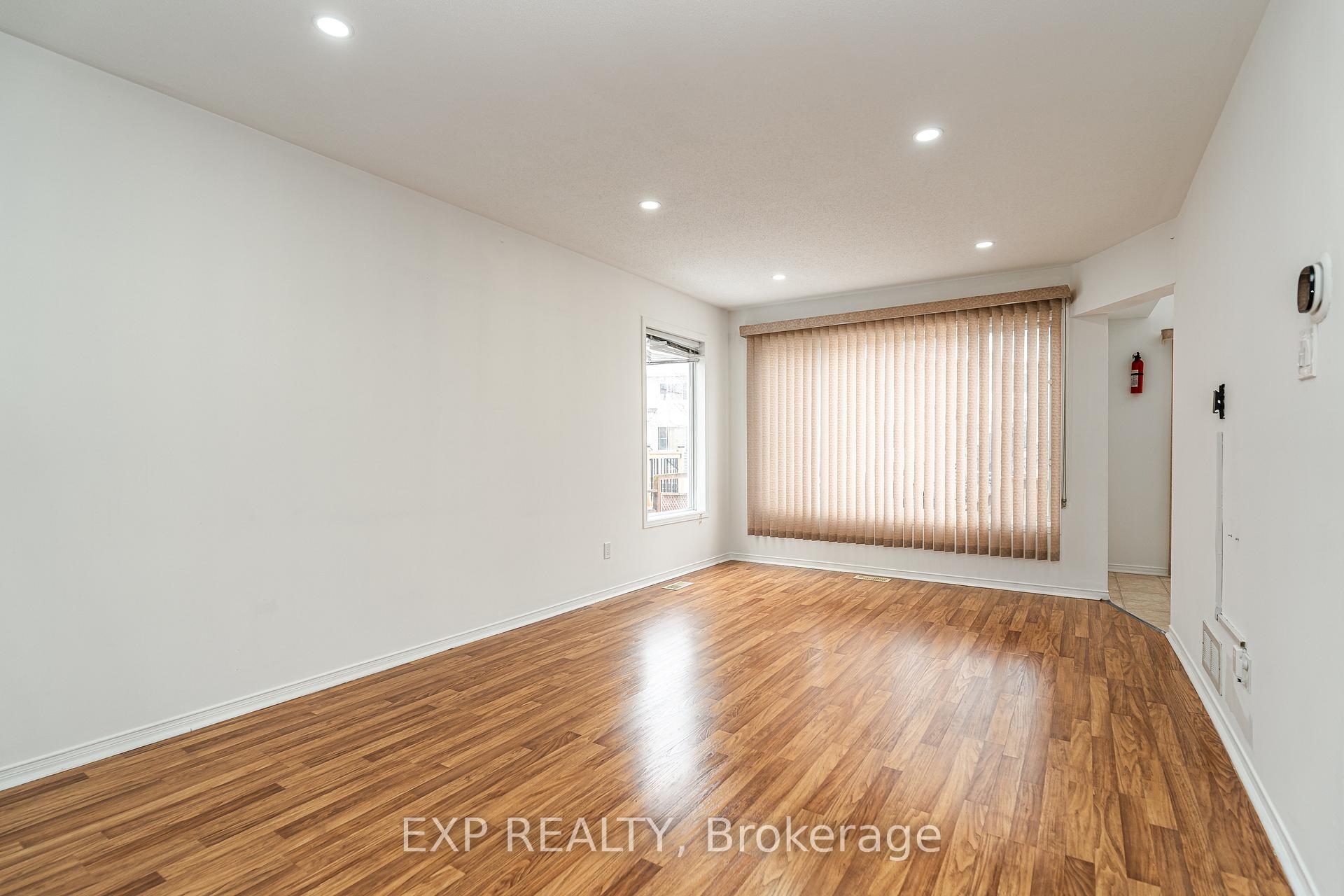 Photo 7 of 120 Landover Crescent, Ottawa, Kanata - Emerald Meadows/Trailwest — HOMEH