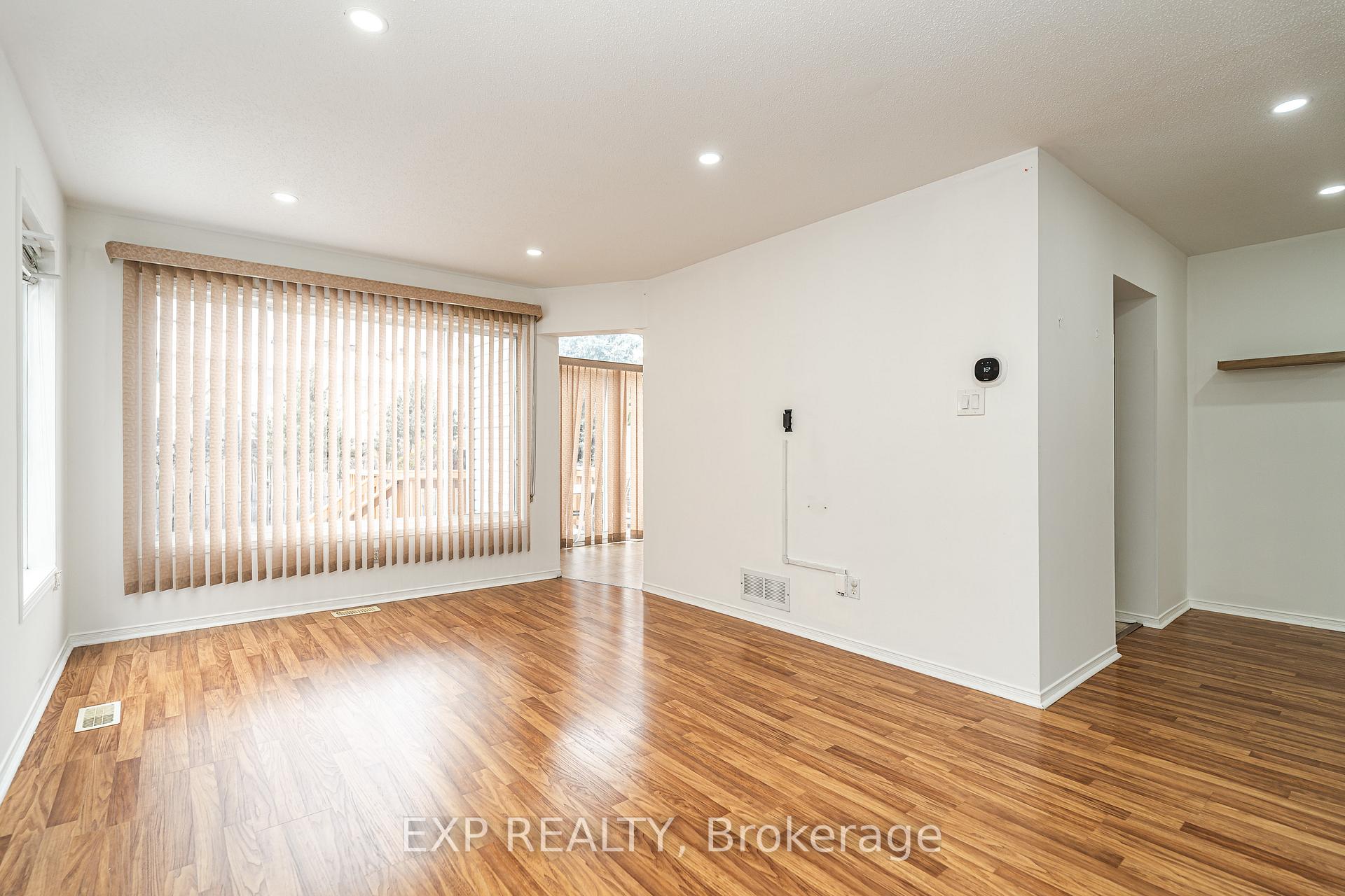 Photo 8 of 120 Landover Crescent, Ottawa, Kanata - Emerald Meadows/Trailwest — HOMEH