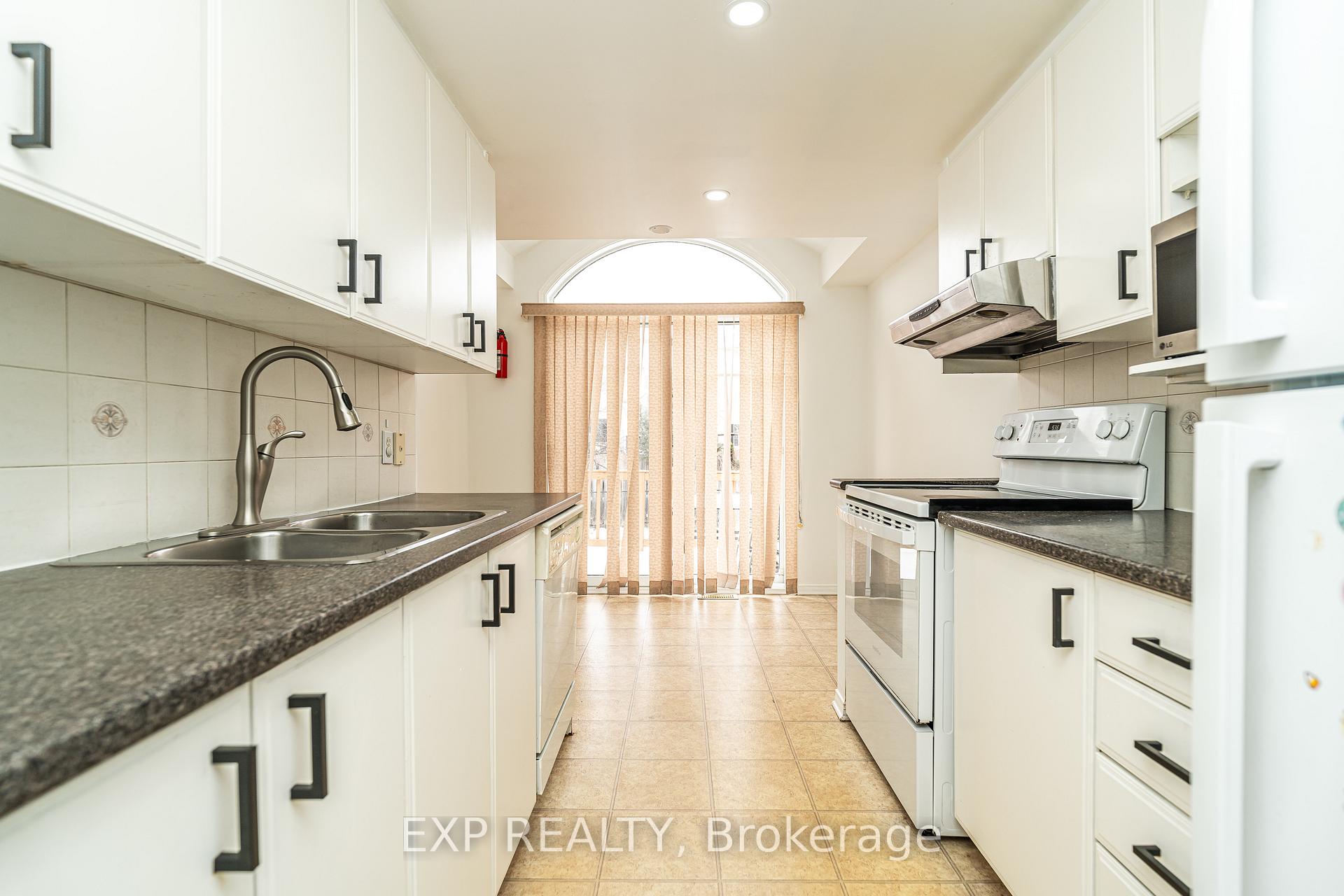 Photo 9 of 120 Landover Crescent, Ottawa, Kanata - Emerald Meadows/Trailwest — HOMEH