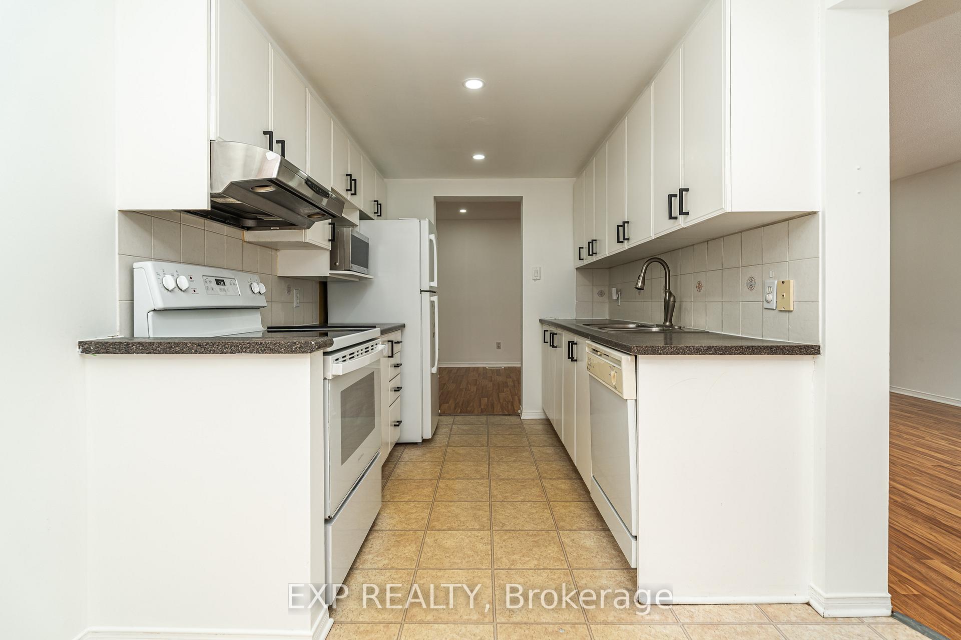 Photo 10 of 120 Landover Crescent, Ottawa, Kanata - Emerald Meadows/Trailwest — HOMEH