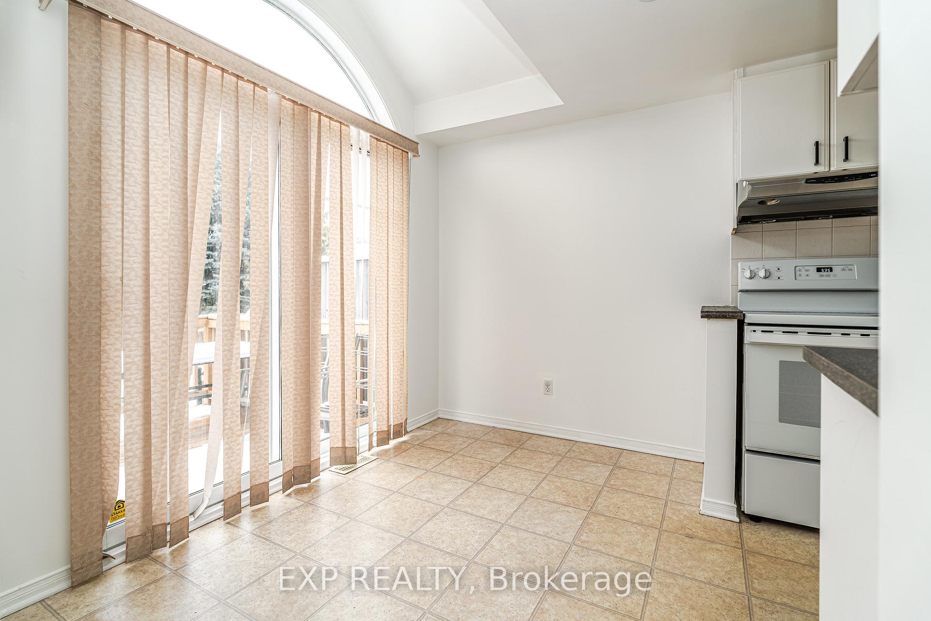Photo 11 of 120 Landover Crescent, Ottawa, Kanata - Emerald Meadows/Trailwest — HOMEH