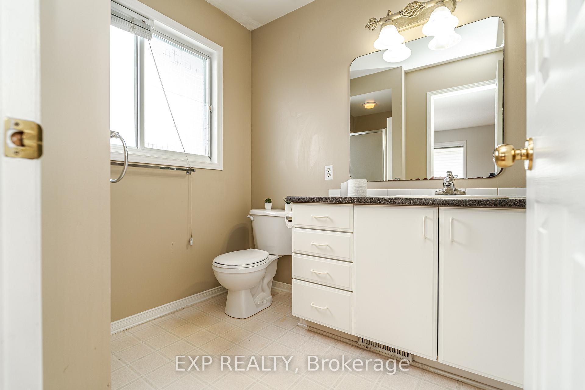 Photo 15 of 120 Landover Crescent, Ottawa, Kanata - Emerald Meadows/Trailwest — HOMEH