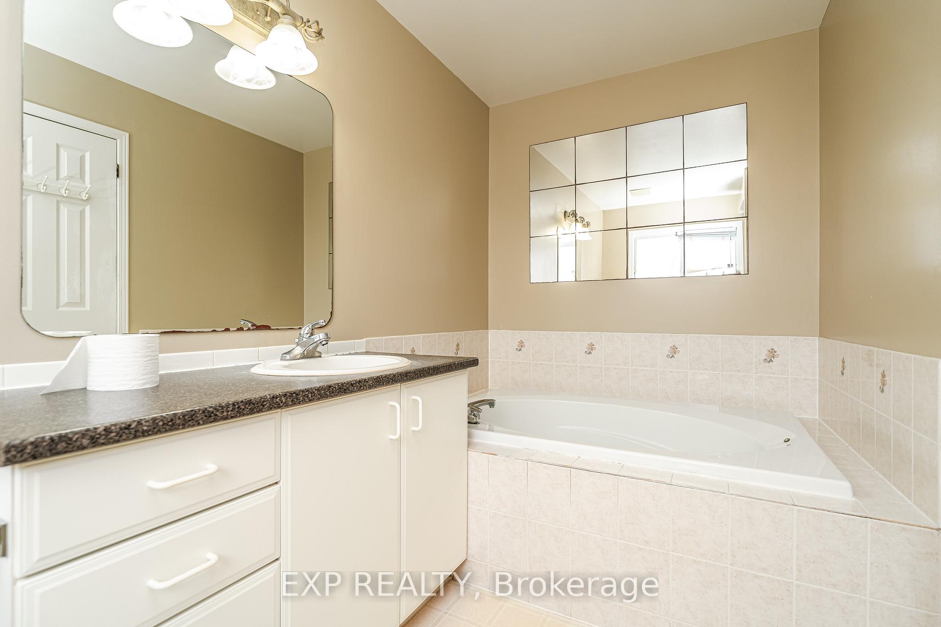 Photo 16 of 120 Landover Crescent, Ottawa, Kanata - Emerald Meadows/Trailwest — HOMEH