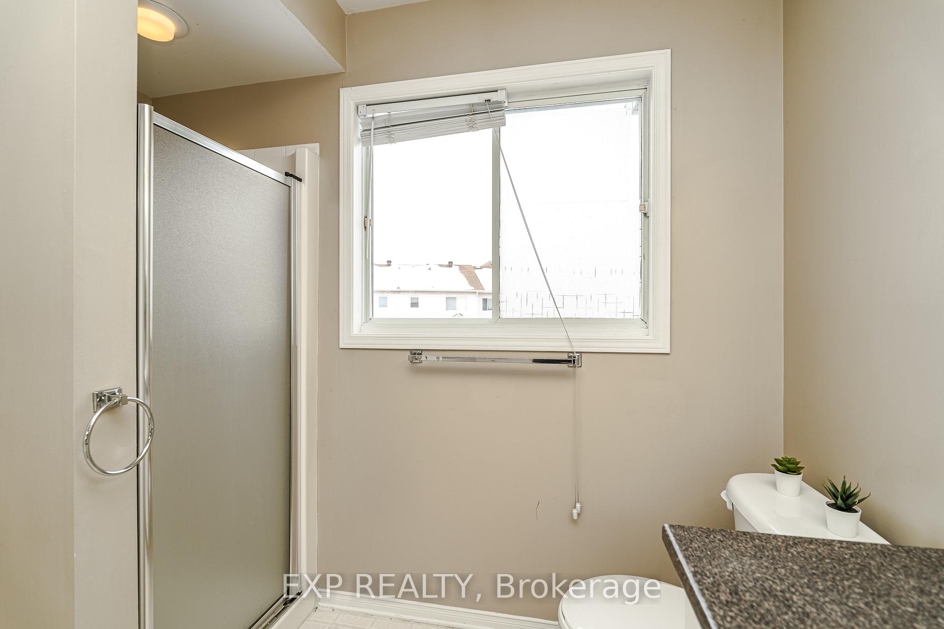 Photo 17 of 120 Landover Crescent, Ottawa, Kanata - Emerald Meadows/Trailwest — HOMEH