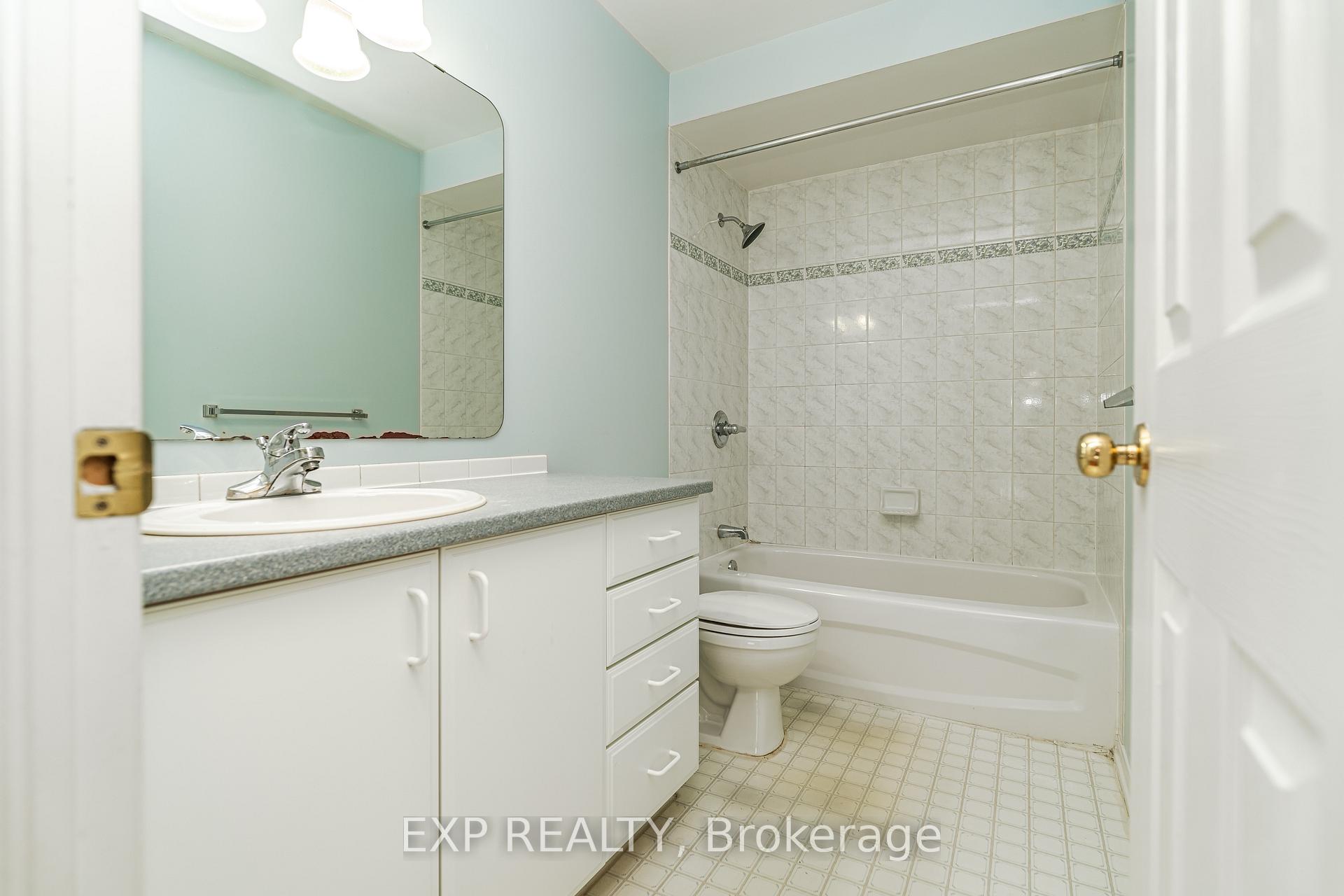 Photo 19 of 120 Landover Crescent, Ottawa, Kanata - Emerald Meadows/Trailwest — HOMEH