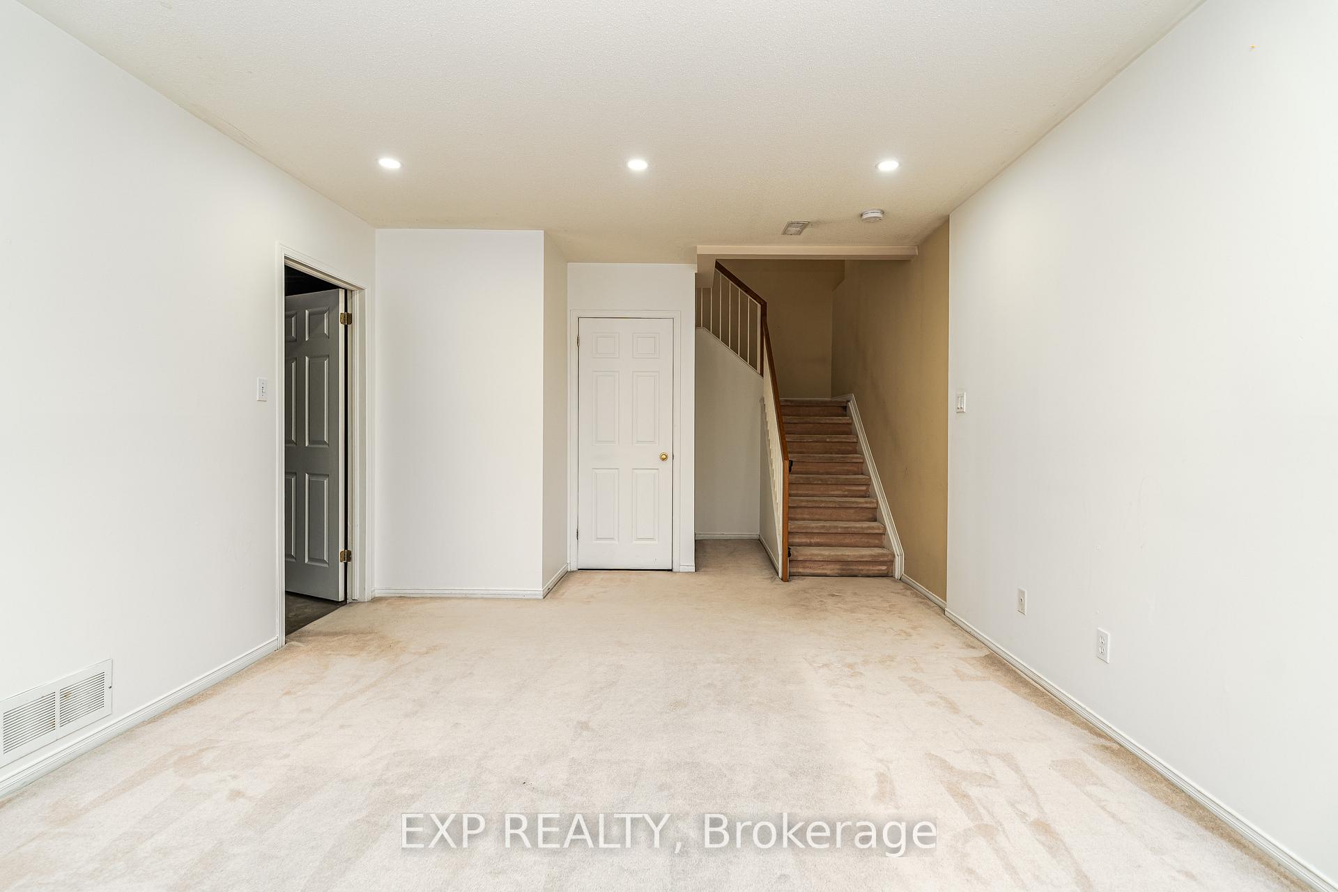 Photo 23 of 120 Landover Crescent, Ottawa, Kanata - Emerald Meadows/Trailwest — HOMEH