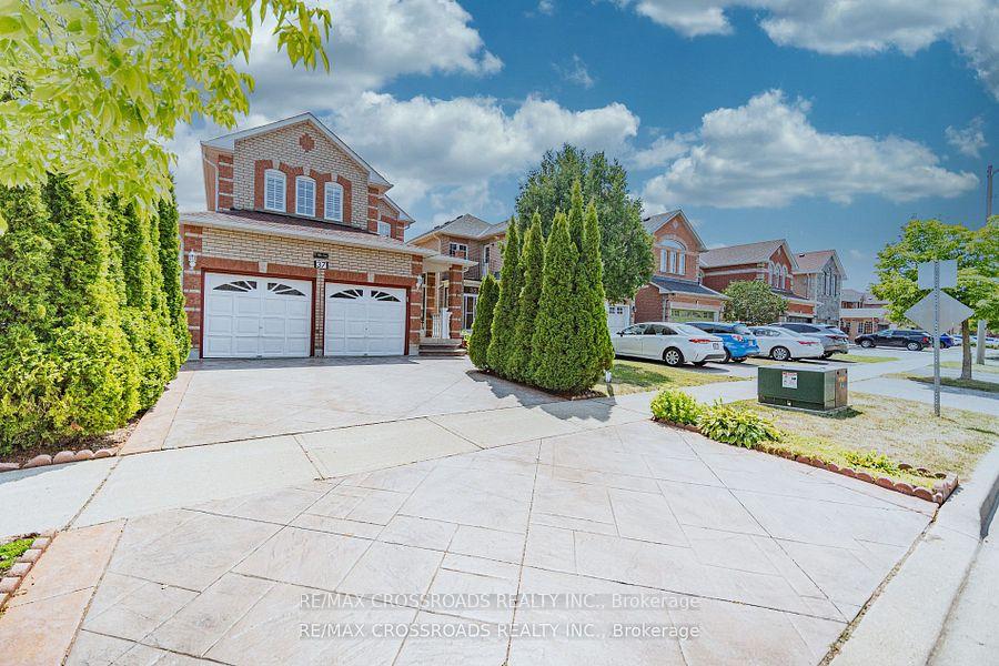 Photo 2 of 37 Clifton Court, Markham, Middlefield — HOMEH