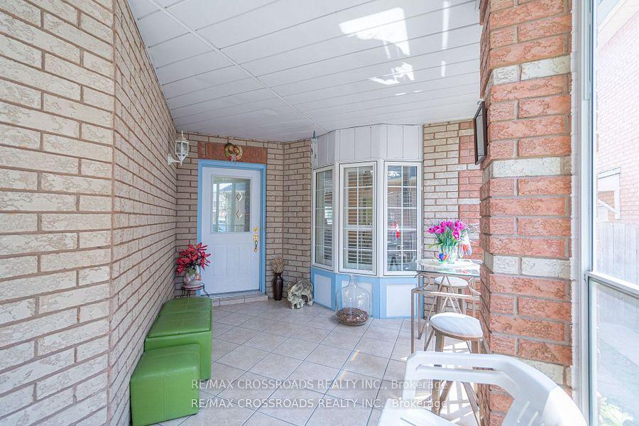 Photo 4 of 37 Clifton Court, Markham, Middlefield — HOMEH