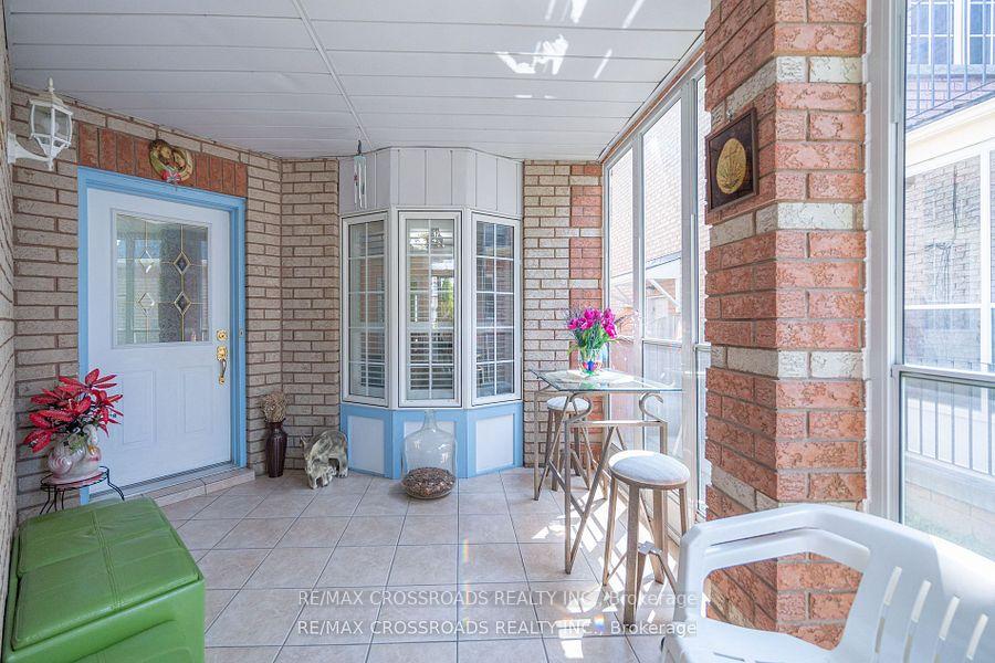 Photo 5 of 37 Clifton Court, Markham, Middlefield — HOMEH