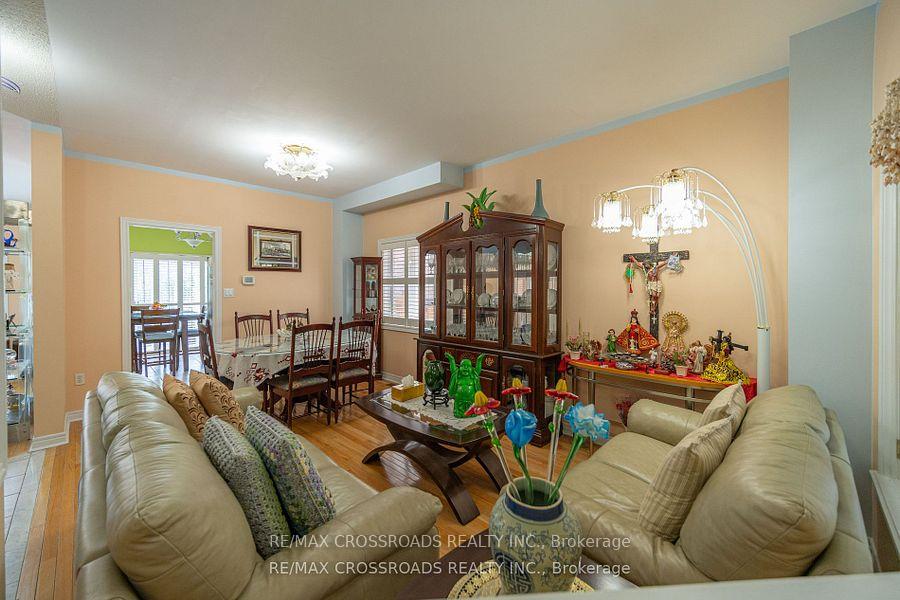Photo 7 of 37 Clifton Court, Markham, Middlefield — HOMEH