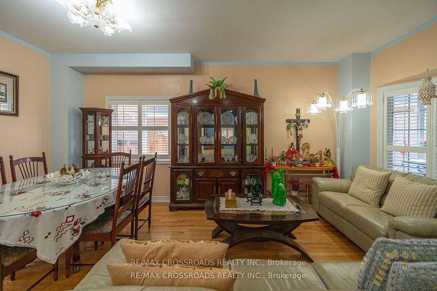 Photo 8 of 37 Clifton Court, Markham, Middlefield — HOMEH